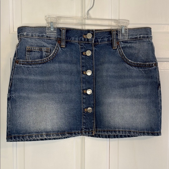 Zara Button Front Denim. Mini Skirt - Picture 4 of 6